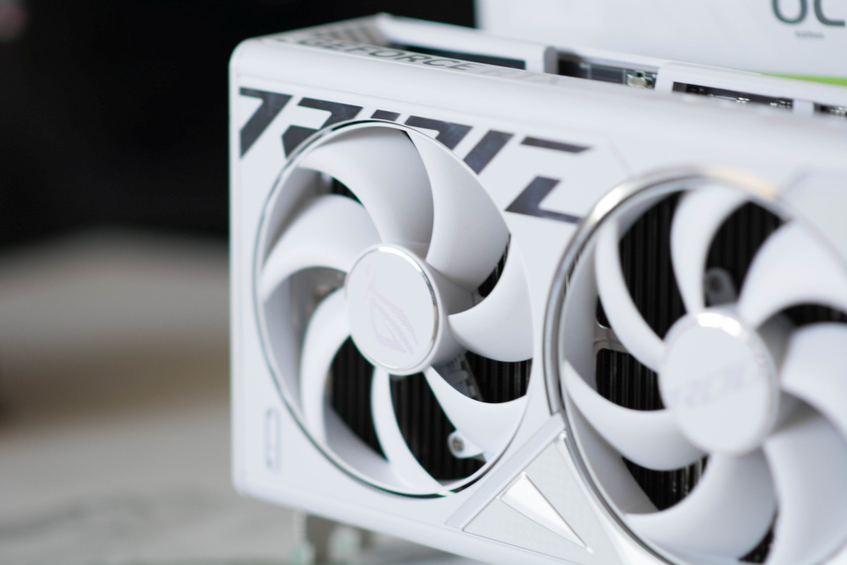 ASUS GeForce RTX 4090 ROG STRIX 17