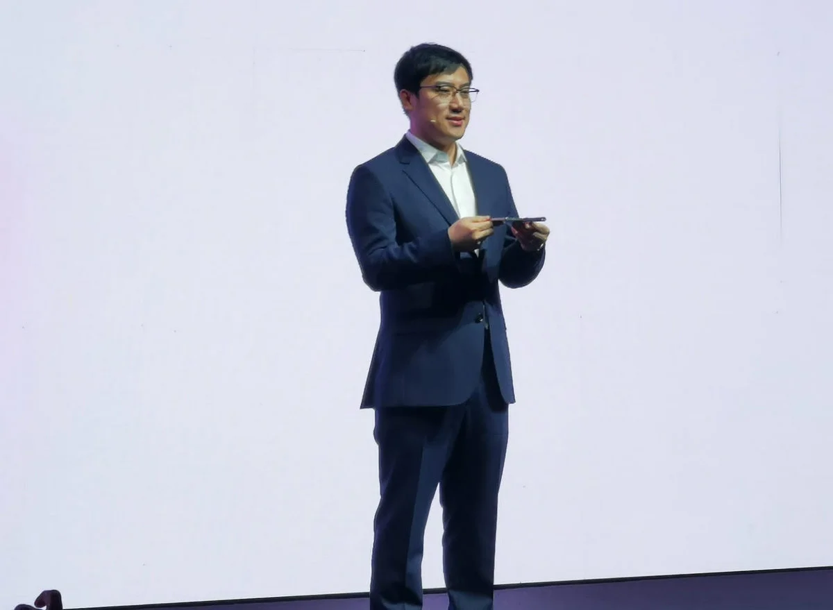 Huawei prezentuje Mate Xs 2 podczas wydarzenia w Stambule