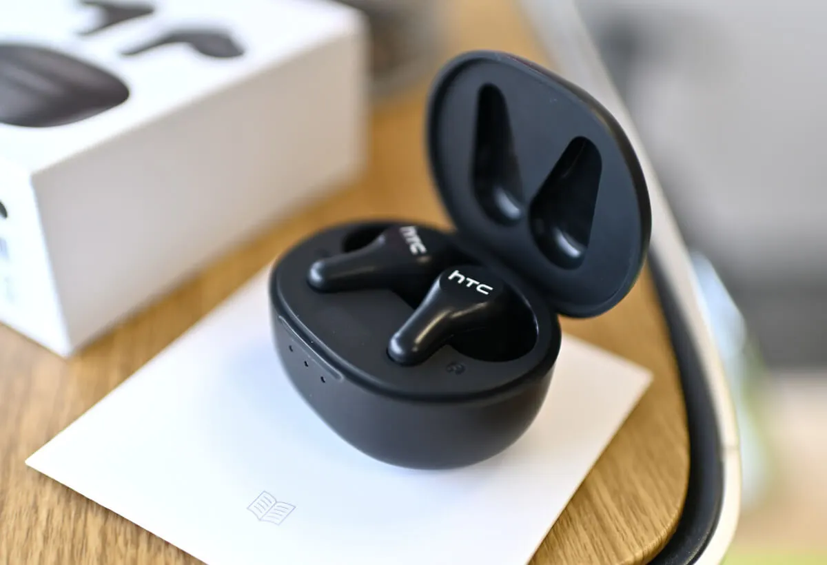 HTC True Wireless Earbuds Plus 02