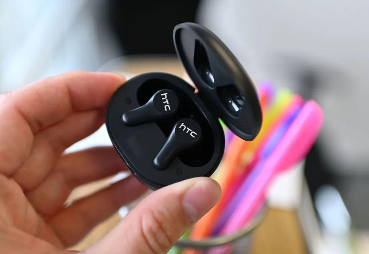 HTC True Wireless Earbuds Plus 06