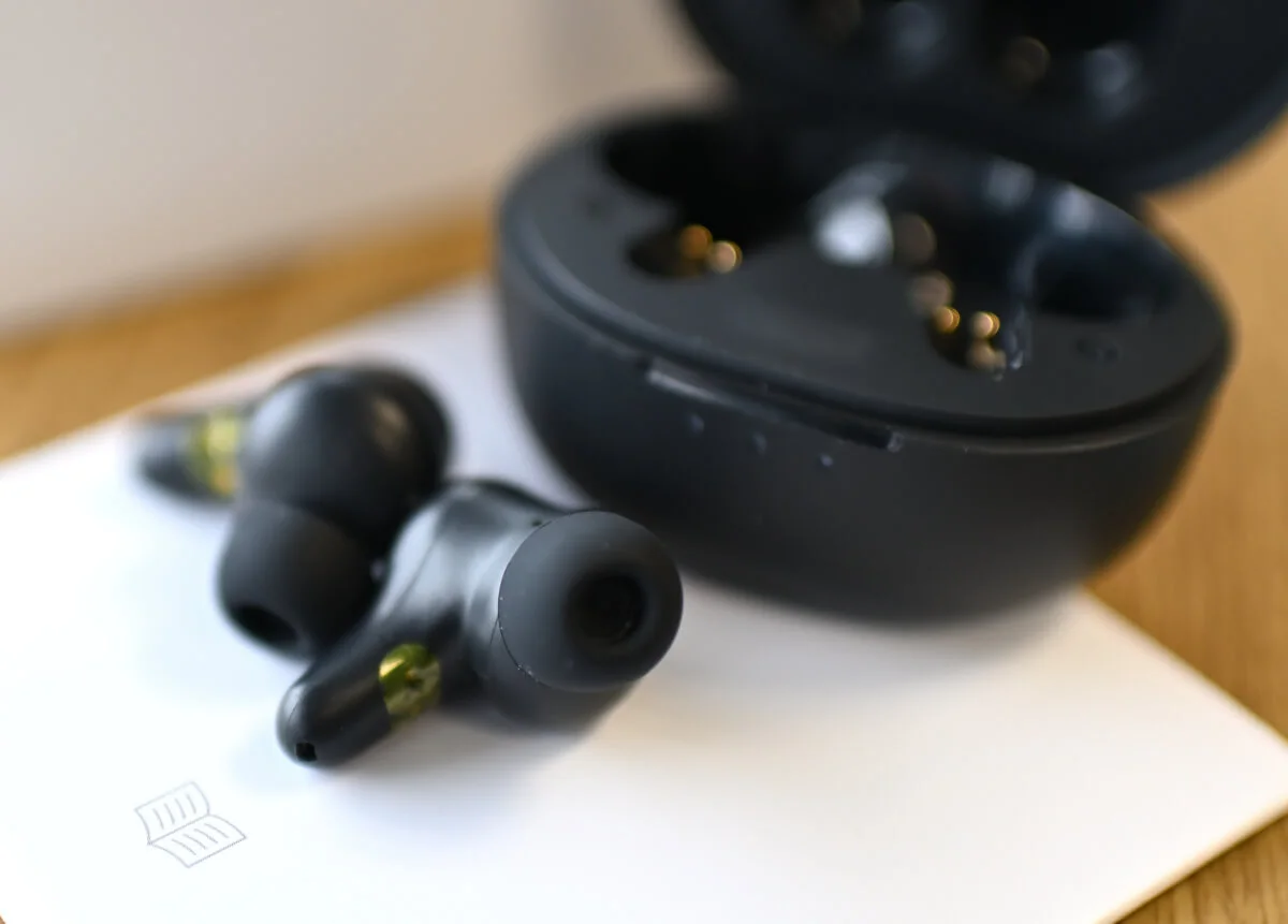 HTC True Wireless Earbuds Plus 07