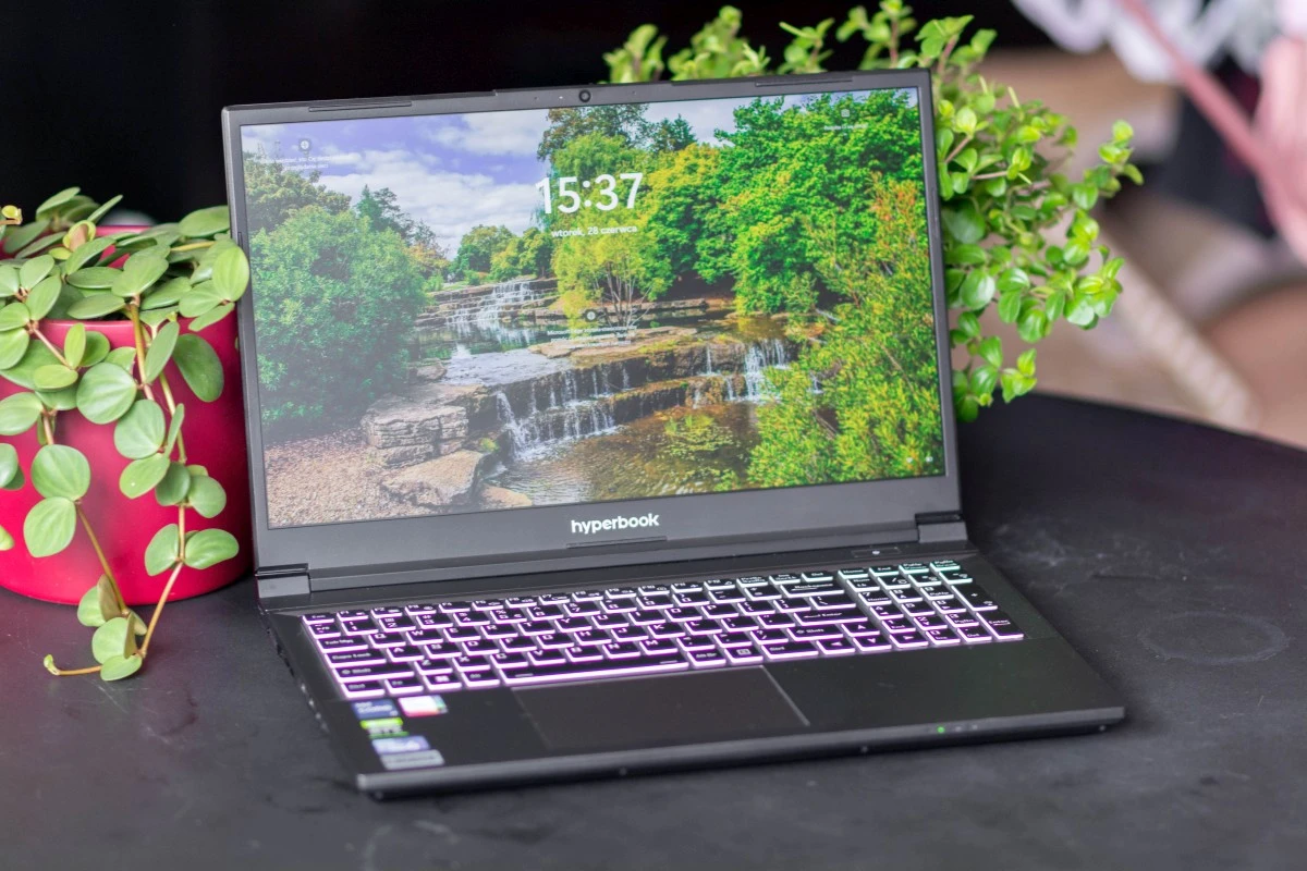 Hyperbook NV5 2022 1