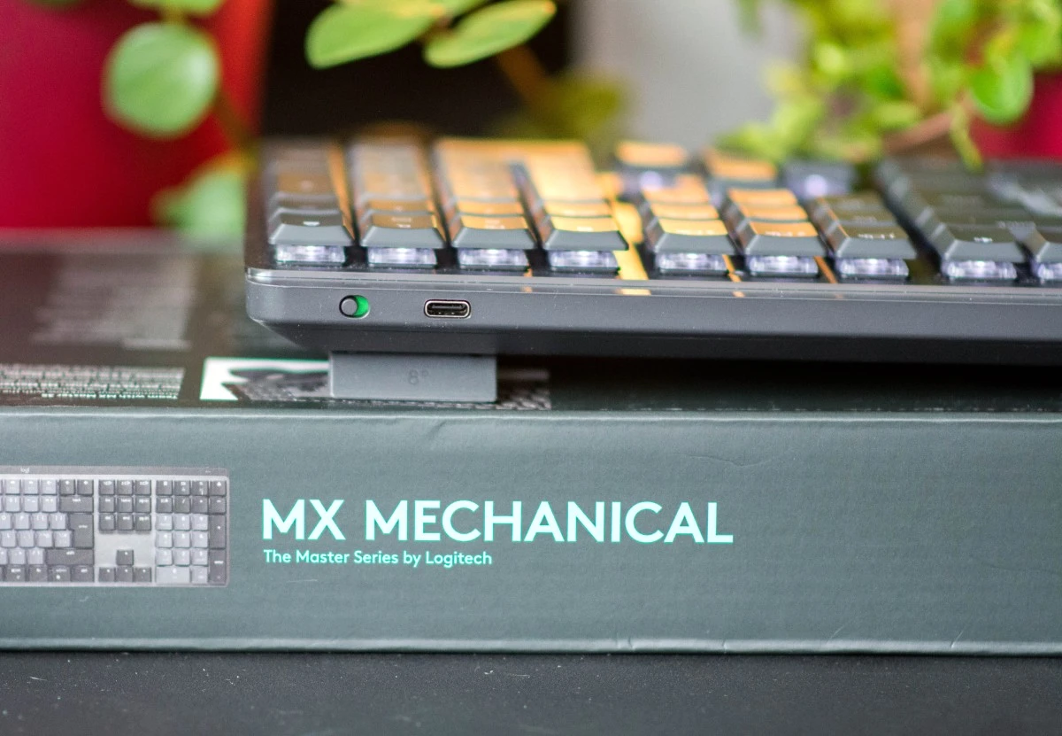 Logitech MX Mechanical 8