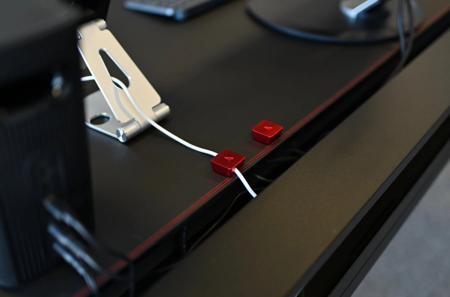Secretlab MAGNUS Metal Desk 10