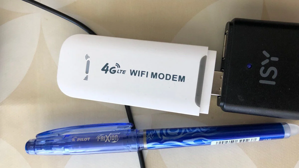 Zhakował modem USB LTE - zainstalował na nim Linuxa Debiana ze zdalnym dostępem