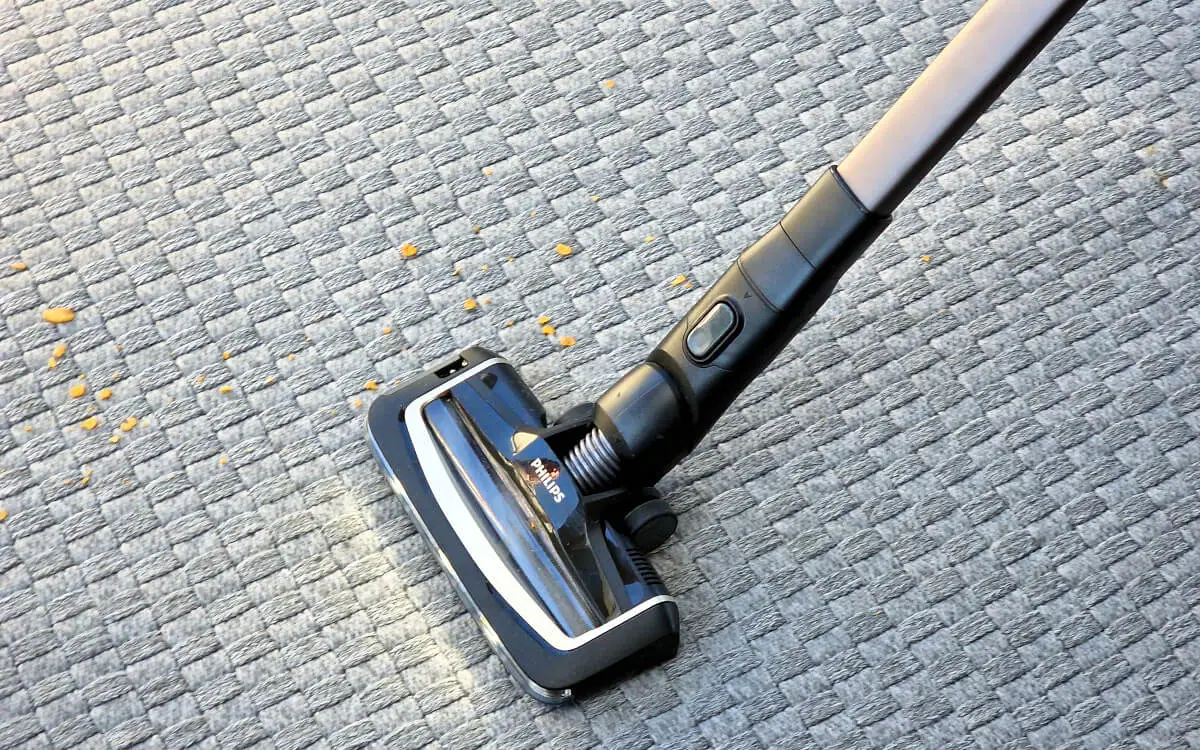 Philips AquaTrio 9000 odkurzy i wymyje podłogi w całym domu. Jego pokaz zrobił wrażenie