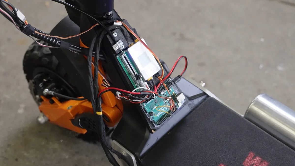 Youtuber zbudował hulajnogę z napędem odrzutowym