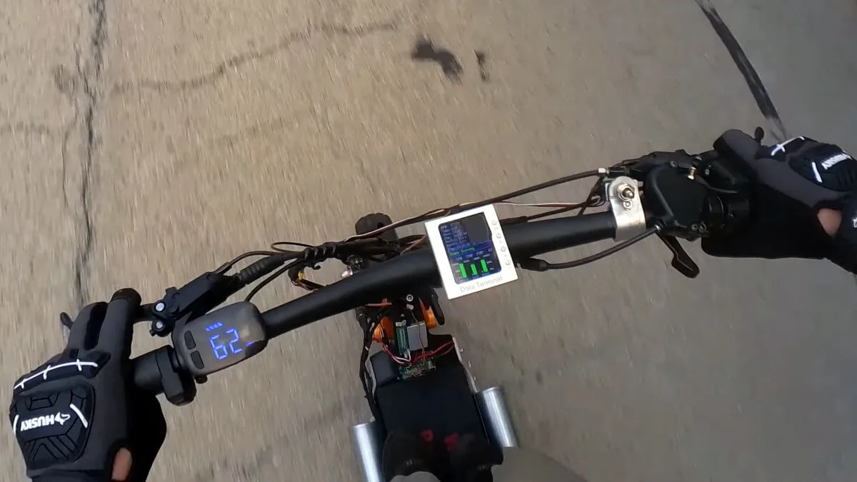 Youtuber zbudował hulajnogę z napędem odrzutowym