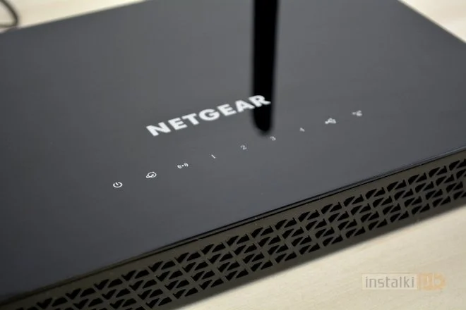 NETGEAR R6220 foto 2