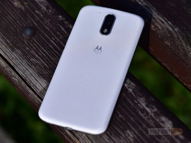 Moto G4 z tyłu