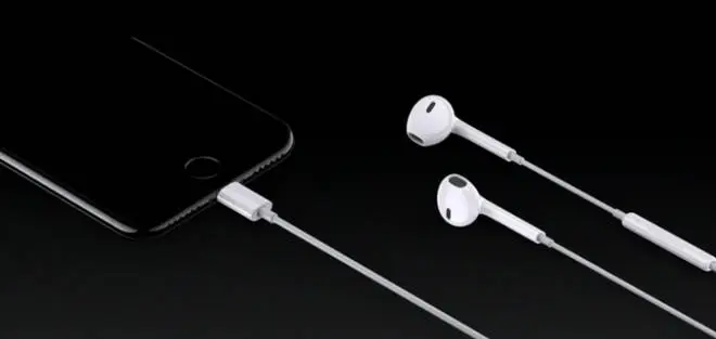 Apple tłumaczy brak złącza słuchawkowego w iPhone’ach