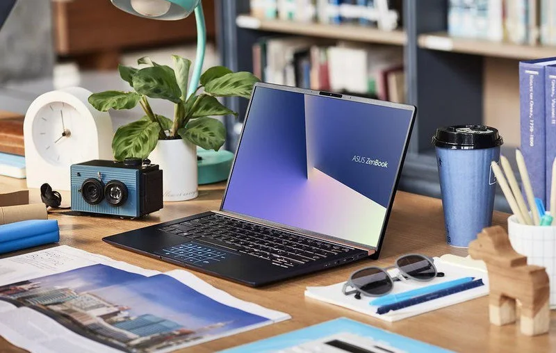 Ultralekki Asus ZenBook 13 UX333 już w polskich sklepach