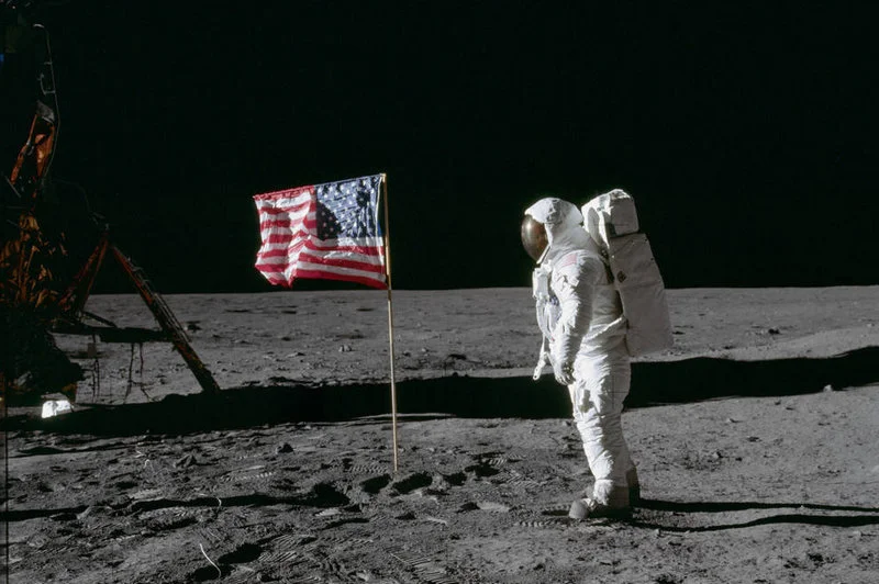 Dokładnie 50 lat temu przekaźnik radiowy Motoroli pozwolił na przekazanie pierwszych słów na linii Księżyc – Ziemia