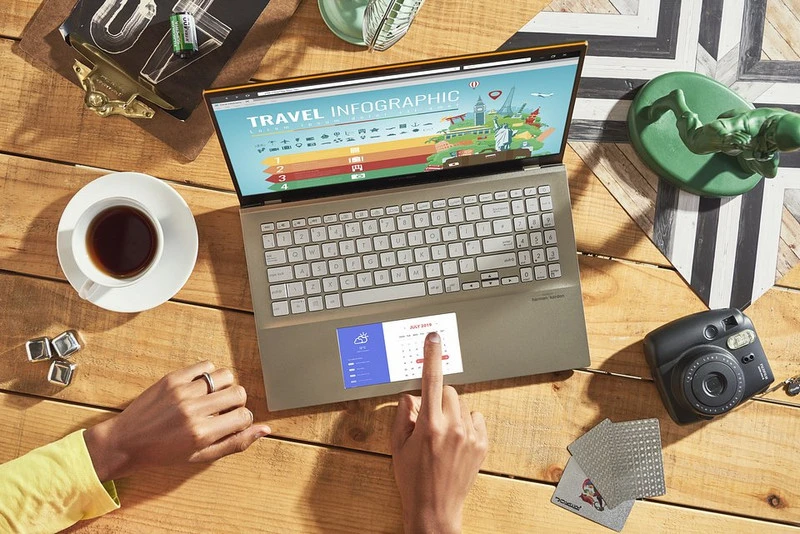 ASUS zaprezentował pierwsze laptopy wyposażone w ScreenPad 2.0