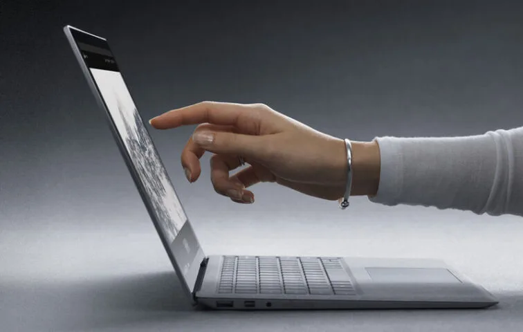 Jest szansa na wygodniejszą obsługę komputerów z Windows 10 i dotykowym ekranem