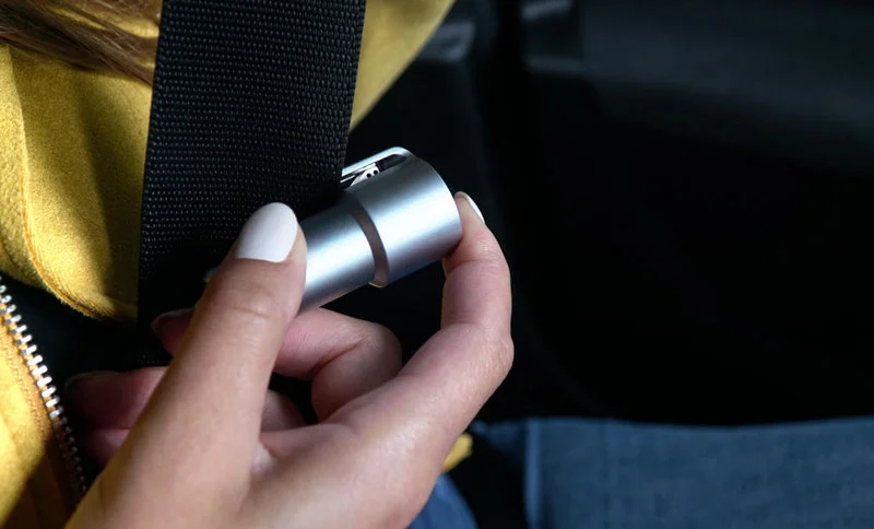 Xblitz Q30 Pro – ładowarka samochodowa, którą rozbijesz szybę i przetniesz pas w aucie