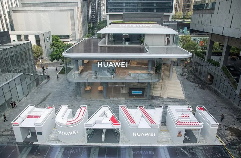 Huawei chce być jak Apple, firma otwiera swój pierwszy flagowy salon