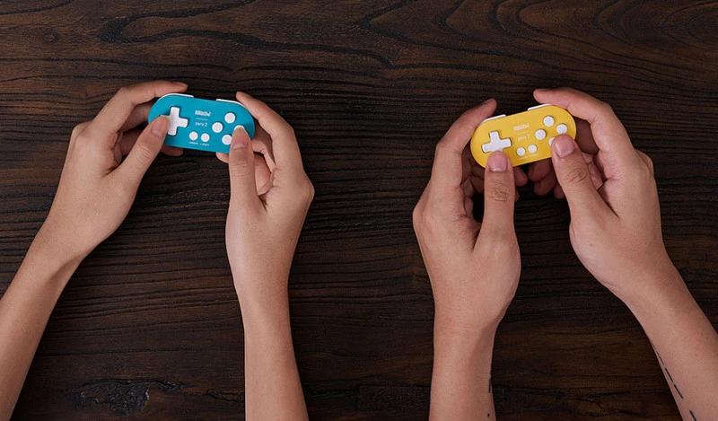 Maleńkie cudeńko. 8BitDo wprowadza kontroler do gier wielkości breloka do kluczy