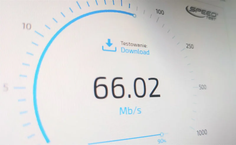 Przez koronawirusa spada prędkość internetu w Polsce