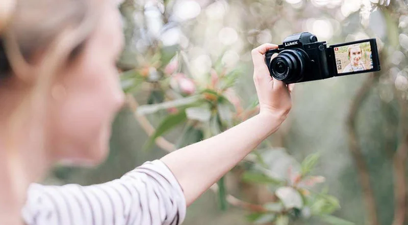 Przedsprzedaż Panasonic LUMIX G100 – aparat dedykowany vlogerom