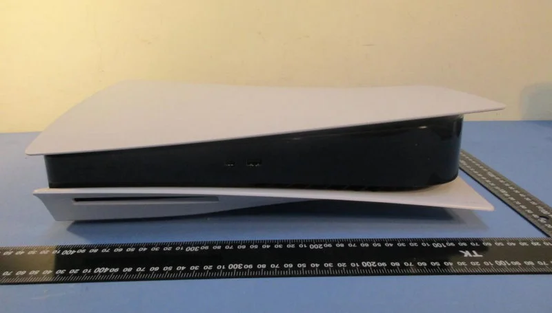 PS5 to niezły klocek. Pierwsze realne zdjęcia pokazują wymiary konsoli