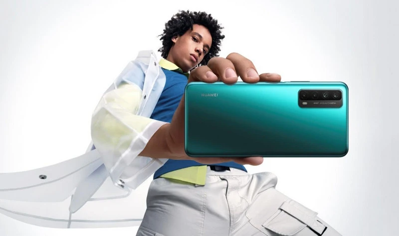 Nowy smartfon Huawei kosztuje 899 zł. Zaskakująco duża bateria i słuchawki bezprzewodowe gratis