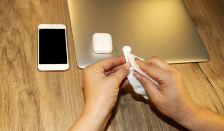 Jak dbać o czystość słuchawek? Oto sprawdzone metody