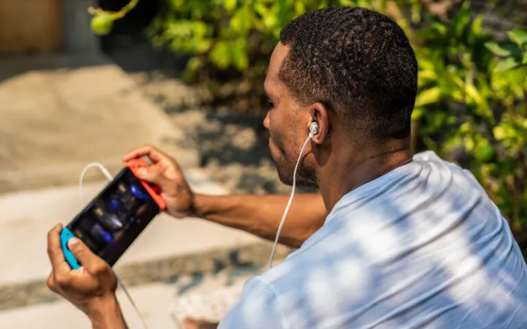 Logitech G wprowadza słuchawki G333. Nie tylko dla fanów League of Legends