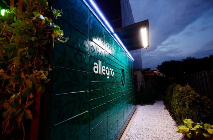 Allegro postawiło pierwsze automaty paczkowe. Są zielone i mają wkomponować się w otoczenie