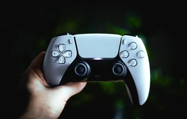 Konsola czy PC – które rozwiązanie będzie lepsze dla gracza w 2021 roku?