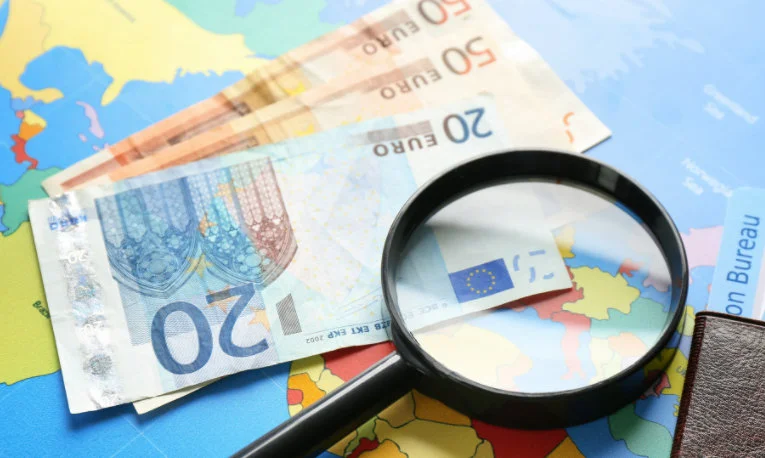 Wakacyjna mapa płatności. W których krajach rzadziej zapłacimy kartą?