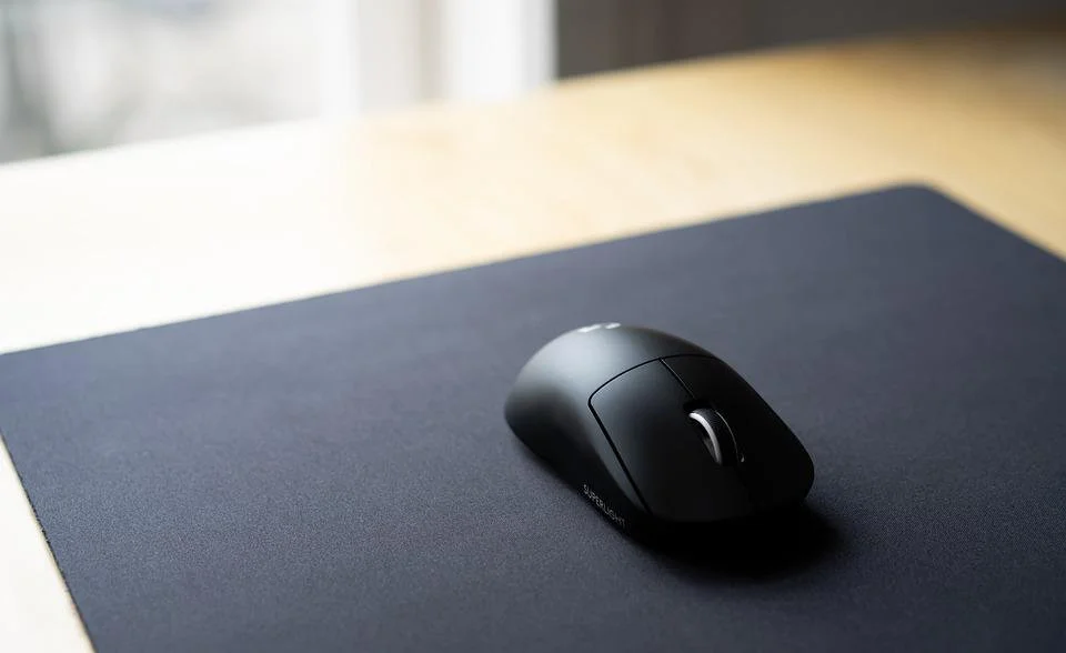 Dobra podkładka pod mysz komputerową – zdrowe rozwiązanie dla naszej dłoni