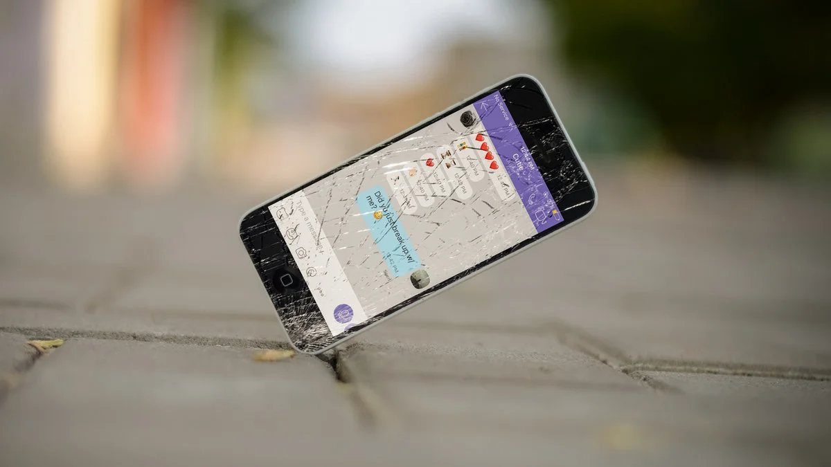 Gdzie i w jaki sposób Polacy najczęściej niszczą swoje smartfony? Znamy odpowiedź