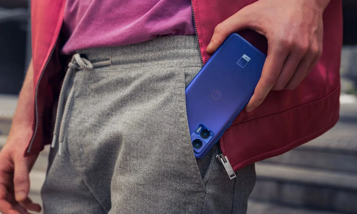 Motorola Edge 30 Neo teraz w Play z fajnym gadżetem gratis