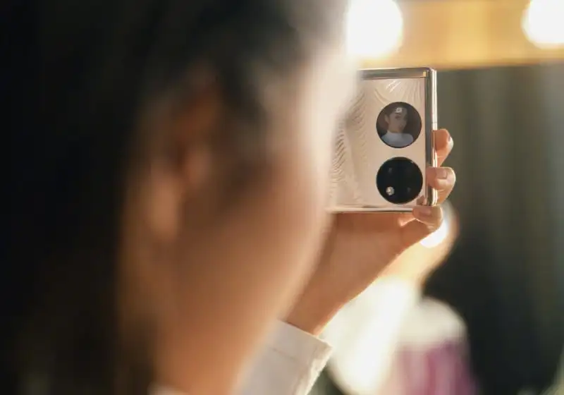 Huawei P50 Pocket niczym luksusowa biżuteria. Zdjęcia ujawniają wyjątkowy design