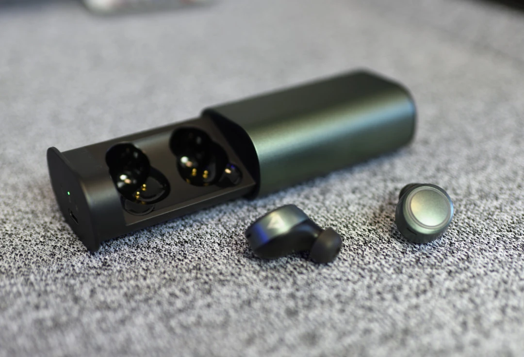 Creative Outlier Air V3 10