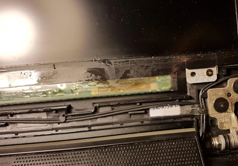 zalany laptop co robic 2