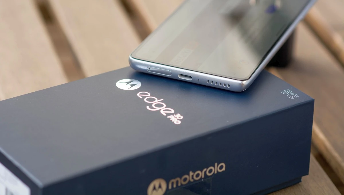 Motorola Edge 30 Pro 14