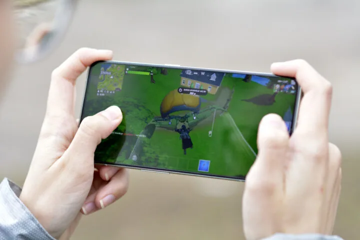 realme GT 2 Pro pokazuje, co powinien oferować wypasiony smartfon do gier