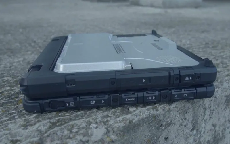 Panasonic TOUGHBOOK CF-33 porty