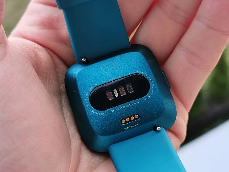 Fitbit Versa Lite 18
