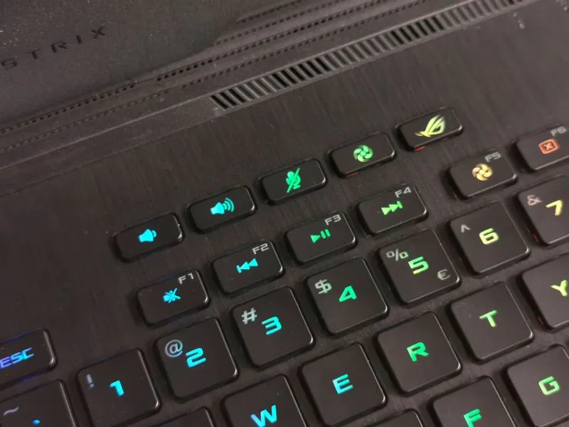 Asus ROG Strix Hero III 11