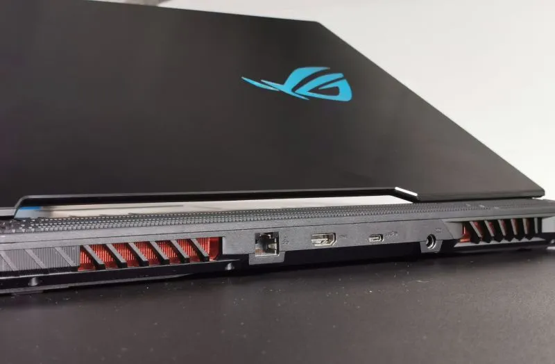 Asus ROG Strix Hero III 18