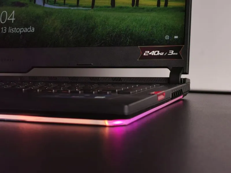 Asus ROG Strix Hero III 2