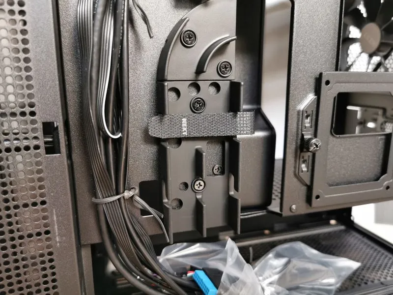 NZXT H210i recenzja 22