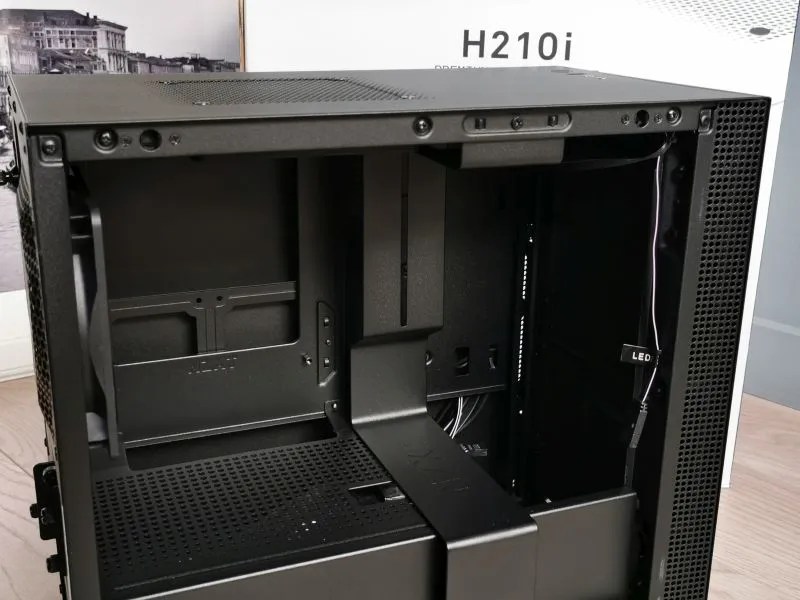 NZXT H210i recenzja 8