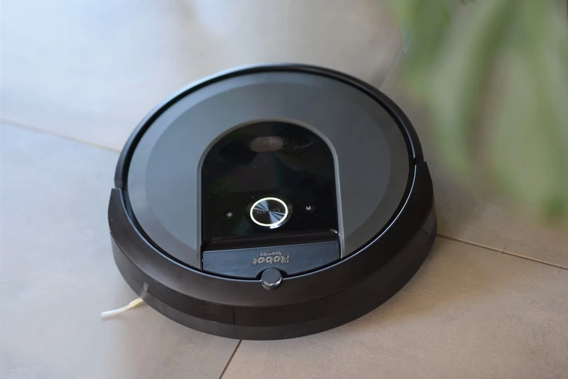 iRobot Roomba i7 14