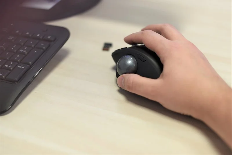 Logitech MX Ergo 2222