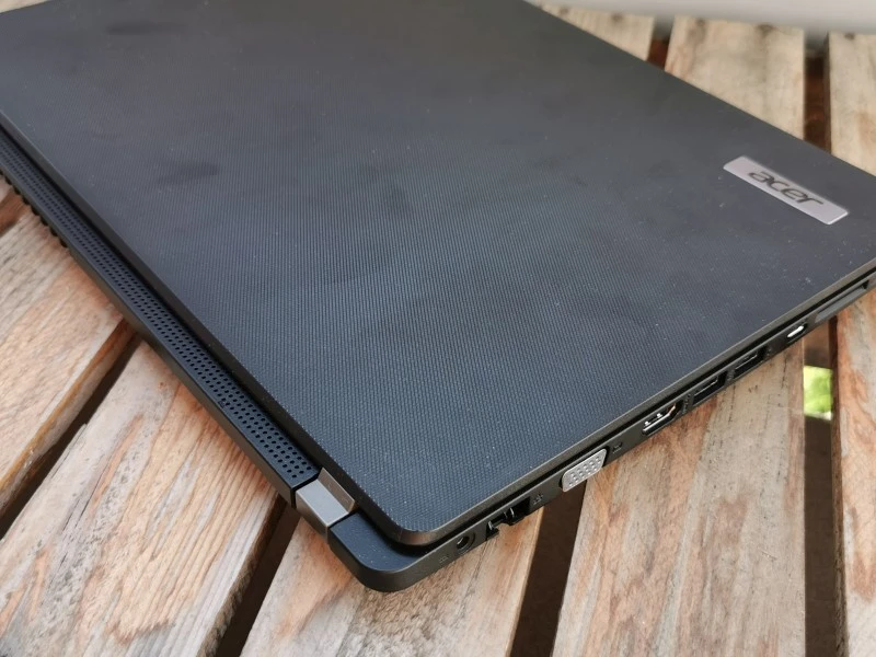 Acer TravelMate P2 23