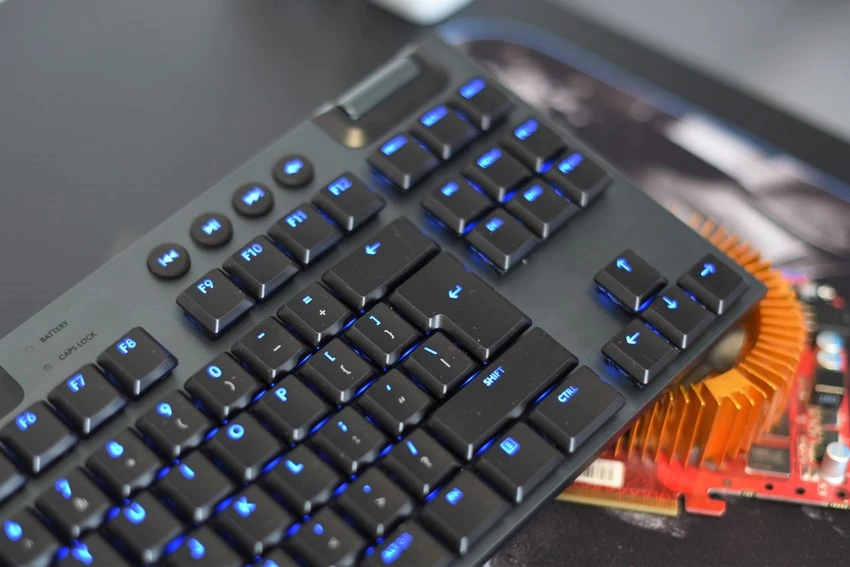 Logitech G915 TKL 2020 10